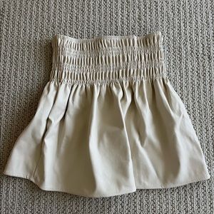 Leather skirt with scrunched elastic waistline